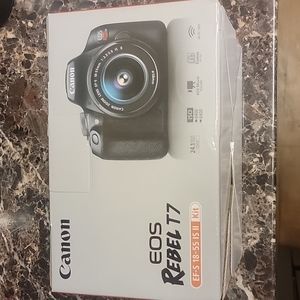Canon EOS Rebel T7 New in Box!